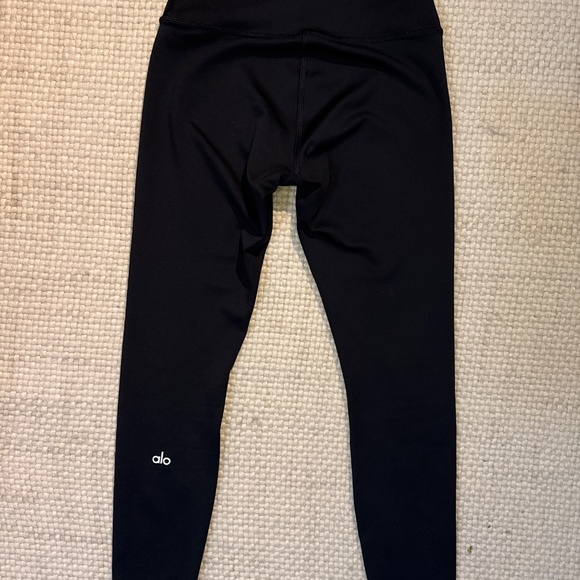 Like NEW Black ALO Yoga Athletic Leggings SZ Small - Picture 3 of 3